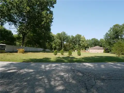 Pleasant Valley Drive, Warren, OH 44481