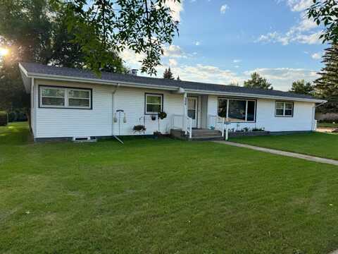 502 Kersten St, Bottineau, ND 58318