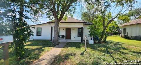 1005 3RD ST, Floresville, TX 78114