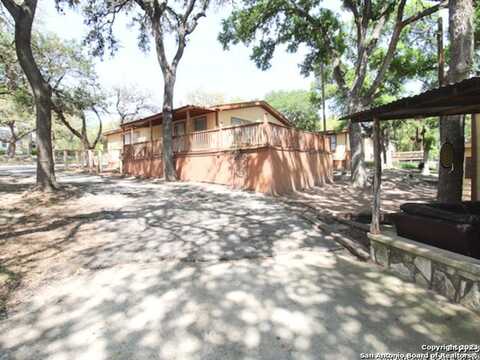 12095 PARK ROAD 37, Lakehills, TX 78063