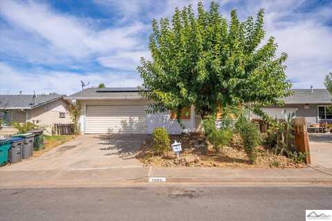 1905 Spruce Circle, Anderson, CA 96007