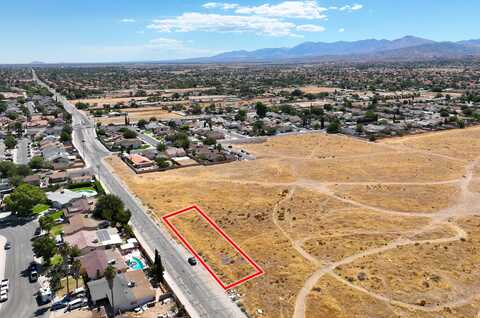 Cor Avenue R8 28th Ste, Palmdale, CA 93550