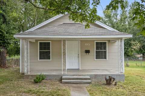 2238 N Farmer Avenue, Springfield, MO 65803