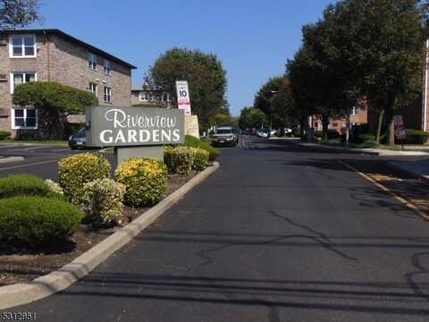 28 Riverview Ct, Secaucus Town, NJ 07094