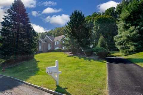 18 Rosewood Ln, Denville, NJ 07834