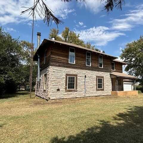 1212 M Rd, Larned, KS 67550