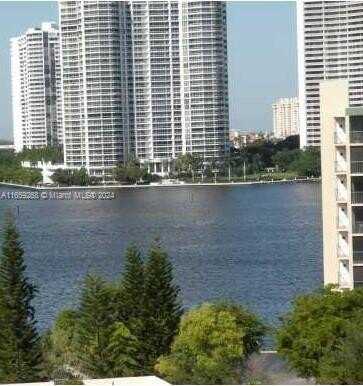 231 174th St, Sunny Isles Beach, FL 33160