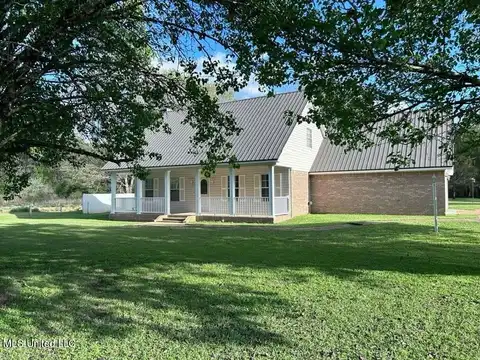 320 Burnt House Road, Vicksburg, MS 39180