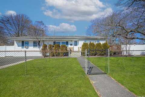 39 E Walnut Street, Central Islip, NY 11722