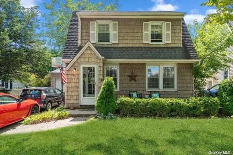 90 Cambridge Avenue, Garden City, NY 11530