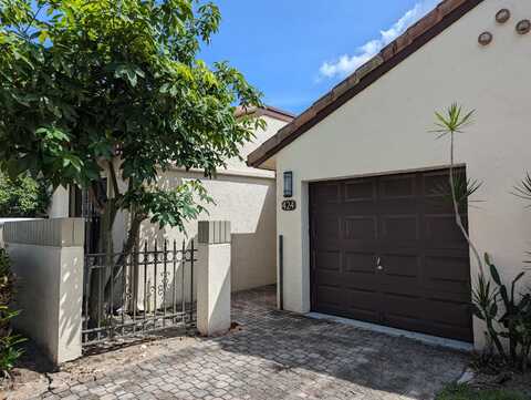 424 Ashwood Place, Boca Raton, FL 33431