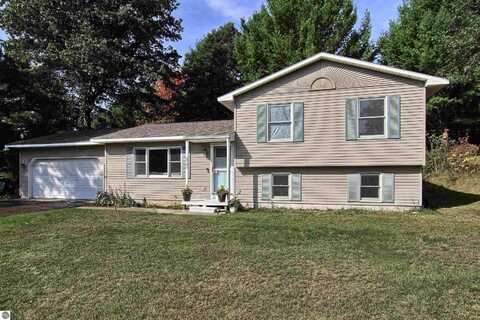 6703 Center Road, Traverse City, MI 49686