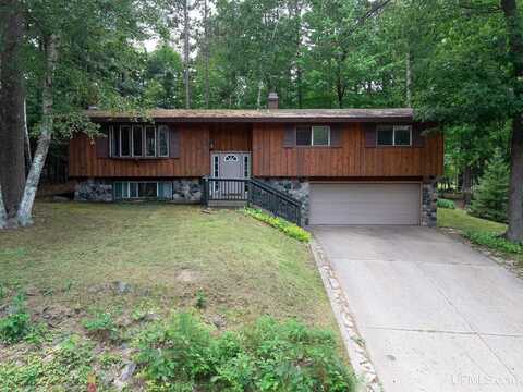 59 Elder, Marquette, MI 49855