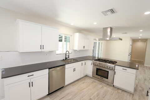 Lee, TUCSON, AZ 85715