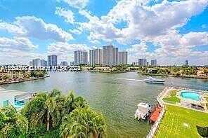 Ocean, HALLANDALE BEACH, FL 33009