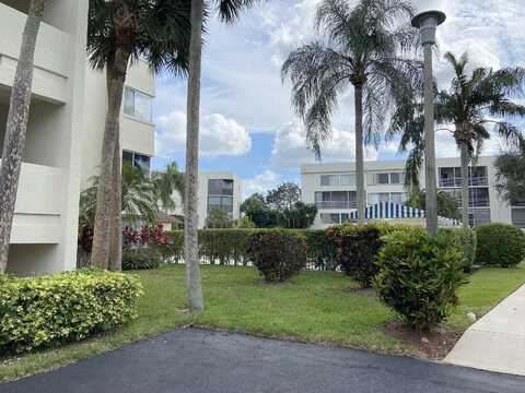 Via Poinciana, Lake Worth, FL 33467