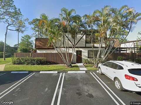 Weybridge Cir, Royal Palm Beach, FL 33411