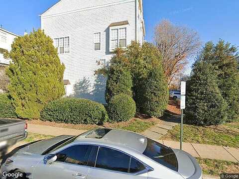 Kingsgate Ct, Alexandria, VA 22302