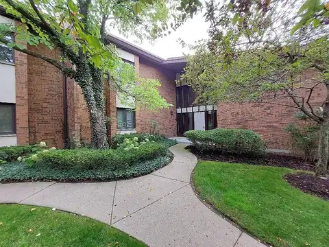 Deerfield Pl, HIGHLAND PARK, IL 60035