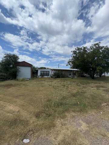 314 Allen Avenue, Stinnett, TX 79083