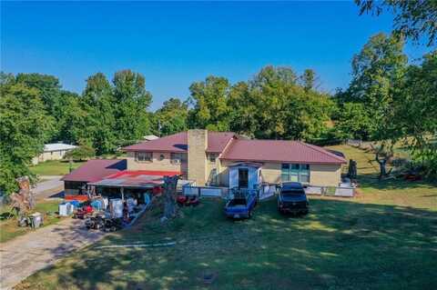 301 Crossbow RD, Huntsville, AR 72740