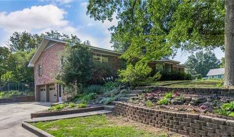 311 N Summit ST, Prairie Grove, AR 72753