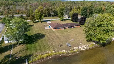 126 Clearview Drive, Houghton Lake, MI 48629