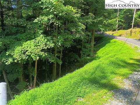 924 Pine Ridge Road, Beech Mountain, NC 28604