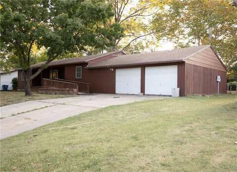 202 Highland Road, Coffeyville, KS 67337