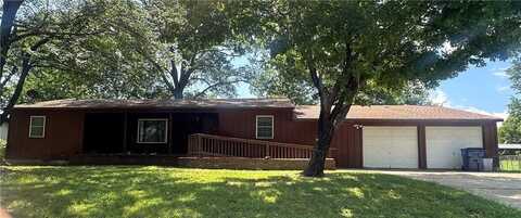 202 Highland Road, Coffeyville, KS 67337