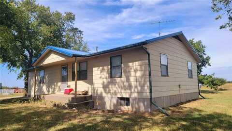 33811 SE 300 Road, Kincaid, KS 66039