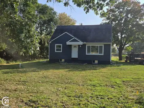 72204 VAN DYKE, Bruce, MI 48065