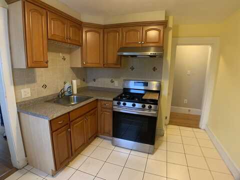 86 Greene St, Quincy, MA 02170