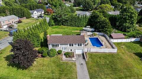 20 Diamond Ct, Dartmouth, MA 02747