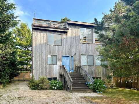 7 Old North, Hampton Bays, NY 11946