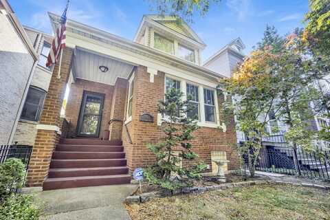 3423 N Bosworth Avenue, Chicago, IL 60657