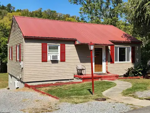 132 Oakland Avenue, Clarksburg, WV 26301