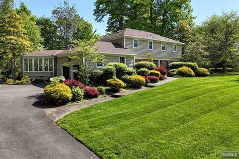 77 Oak Drive, Upper Saddle River, NJ 07458