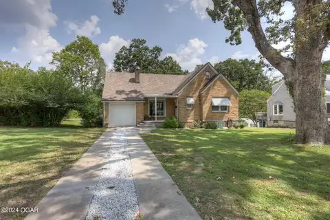 633 Oak Ridge Drive, Neosho, MO 64850