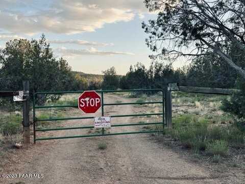 88ne Stockmans Road, Ash Fork, AZ 86320