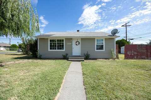 1304 Heffron, Sunnyside, WA 98944