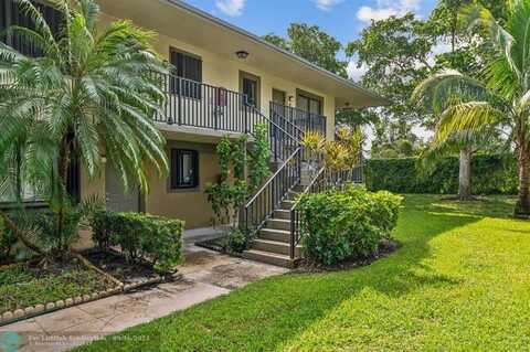 588 Trace Circle, Deerfield Beach, FL 33441