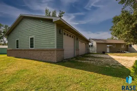 205 W McCook St, Montrose, SD 57048