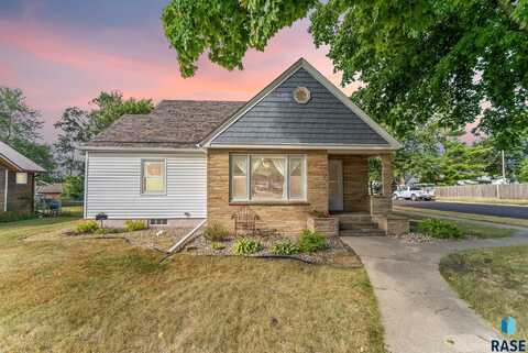 511 N Dakota St, Canton, SD 57013