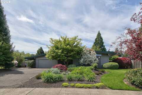 1811 NW SAINT ANDREWS DR, McMinnville, OR 97128