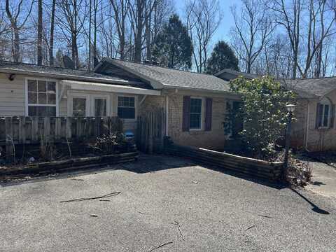 181 Oakdale DR, Boones Mill, VA 24065