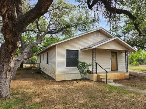 14 E Rochefort St, Eden, TX 76374