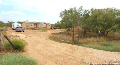 104 County Road 2669, Devine, TX 78016