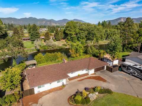 979 Mesman Drive, Grants Pass, OR 97527