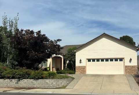 802 Ridgeway Avenue, Central Point, OR 97502